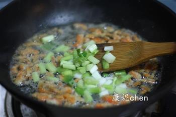 土豆虾米焖饭的做法步骤6