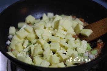 土豆虾米焖饭的做法步骤7