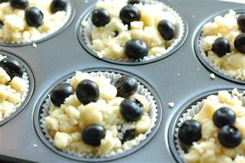 金顶酥粒蓝莓马芬蛋糕的做法步骤11