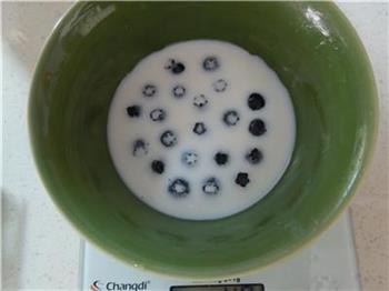 蓝莓椰浆布丁-餐桌礼仪的做法图解6