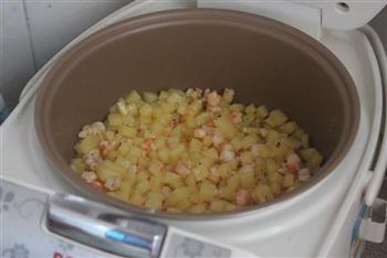 土豆虾仁焖饭的做法步骤6