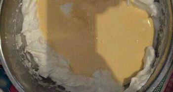 简单健康的酸奶芒果慕斯蛋糕6寸的做法图解5