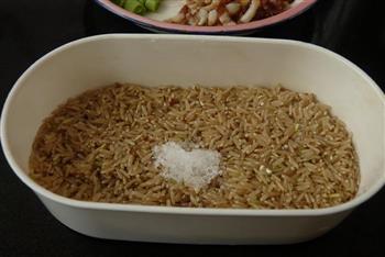 腊肉香菇炒糙米饭的做法图解2