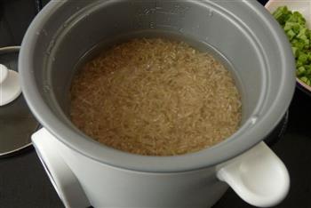 腊肉香菇炒糙米饭的做法步骤3