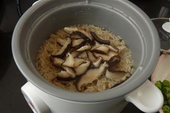腊肉香菇炒糙米饭的做法步骤4