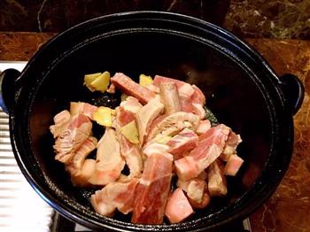铁锅豆角焖肉的做法图解1