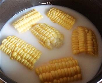 奶香玉米棒的做法图解3