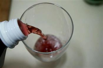 蔓越莓苏打泡饮的做法图解3