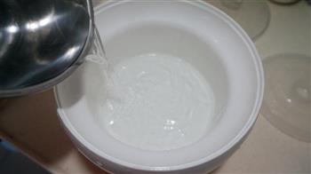 自制樱桃果酱酸奶的做法步骤2