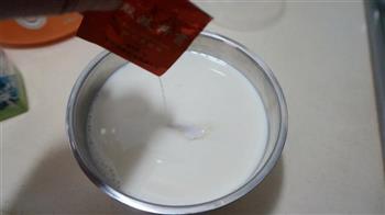 自制樱桃果酱酸奶的做法图解4