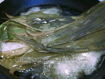 江米豆沙粽的做法步骤5