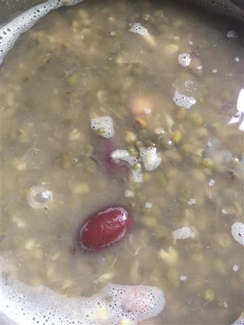 莲子绿豆百合汤的做法图解7