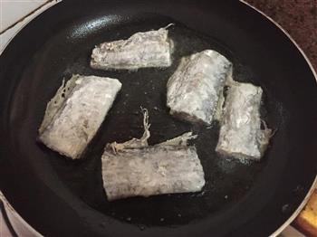 椒盐带鱼的做法步骤5