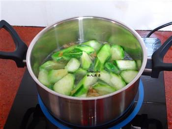 清爽夏季，瑶柱丝瓜汤的做法步骤5