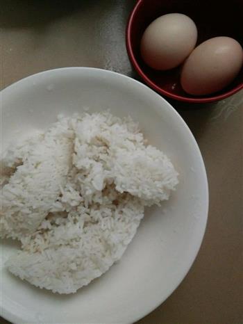 蛋炒饭的做法步骤1