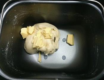炼乳肉松小脚丫面包的做法步骤3