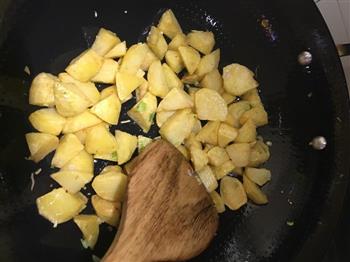椒盐土豆的做法步骤6