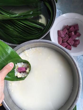 紫薯蜜枣粽子的做法步骤2