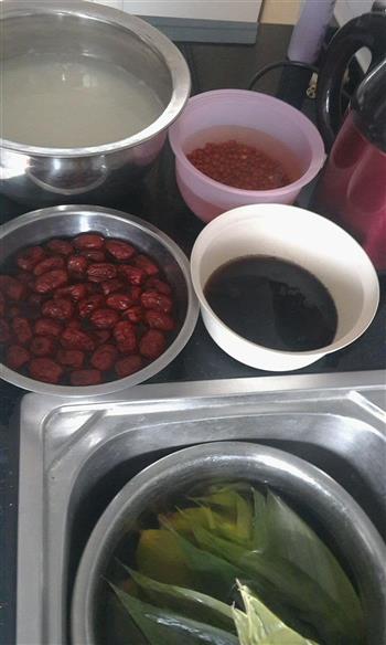 好吃到不行的红豆红枣黑米粽子的做法步骤2