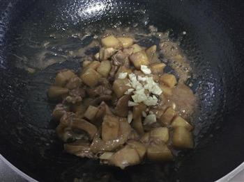 土豆焖鸡块的做法步骤9