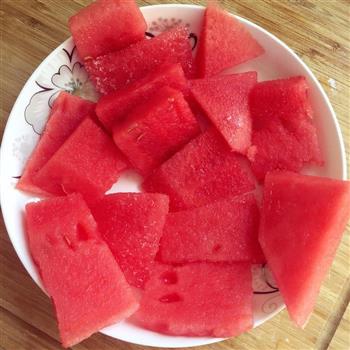 夏季自制冷饮西瓜芒果冰沙比吃雪糕营养多了的做法步骤1