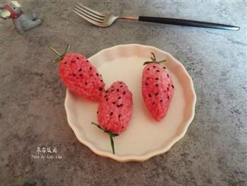 萌萌哒草莓饭团的做法步骤6