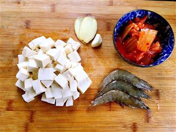 夏天酸爽开胃的海鲜泡菜豆腐汤的做法图解1