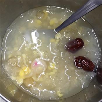 银耳汤圆红枣甜汤的做法图解4