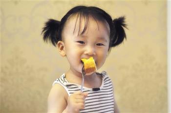 鸡蛋土司香蕉卷-宝宝辅食、营养早餐、甜蜜下午茶的做法图解8