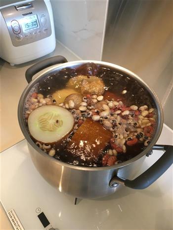 老黄瓜土茯苓瘦肉汤的做法图解11