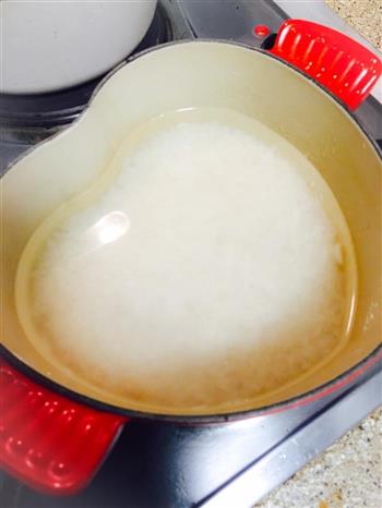 铸铁锅褒白米饭的做法图解1