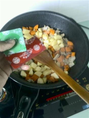 咖喱鸡肉土豆盖饭的做法步骤3