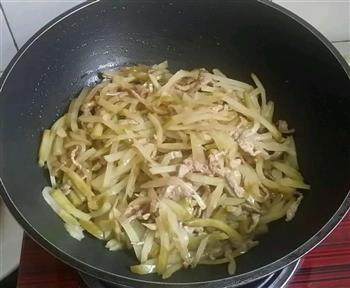木耳榨菜炒肉丝的做法步骤5