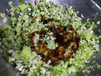 圆白菜香菇素饺子，减肥，健身者的美食的做法步骤8