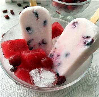蔓越莓牛奶冰棒  的做法图解5