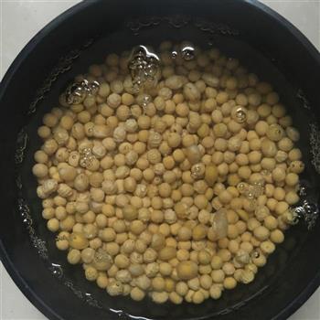 黄豆焖猪脚，吃出胶原蛋白的做法图解1