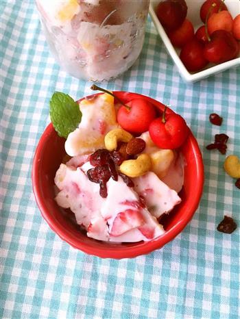 清凉一夏-高颜值什锦水果蔓越莓炒酸奶的做法步骤7
