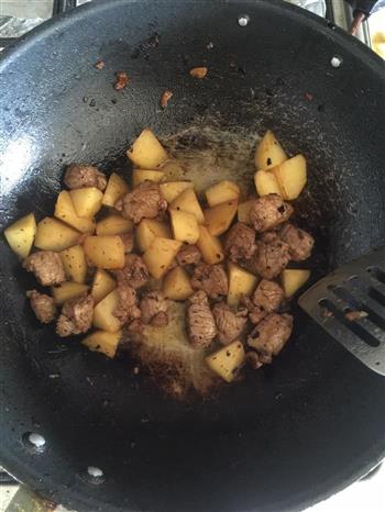 土豆烧牛肉的做法步骤6
