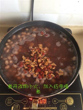红豆花生红枣莲子粥的做法图解3
