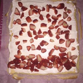 海绵蛋糕草莓瑞士卷的做法图解12