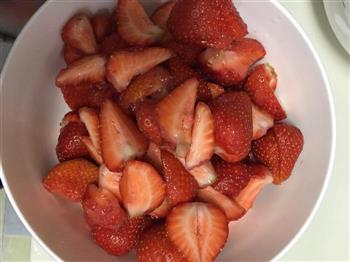 大果粒草莓酱的做法步骤1