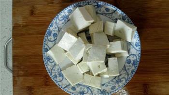 黄骨鱼炖豆腐的做法步骤2