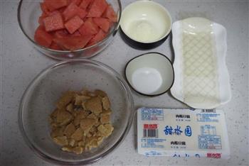 夏季养生甜品-西瓜豆腐慕斯蛋糕的做法步骤1