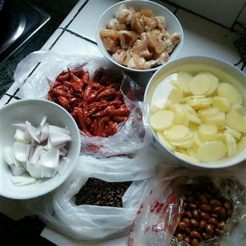 干锅土豆鸡块的做法步骤1