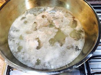 黄豆苦瓜排骨汤的做法步骤4