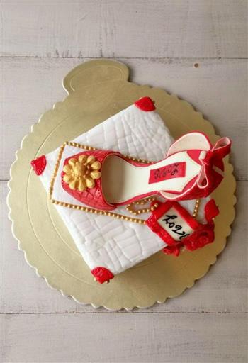 红色高跟鞋翻糖蛋糕的做法步骤18