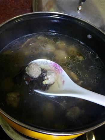 最适合孩子的营养粥-香菇木耳海鲜肉丸粥的做法步骤7