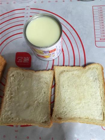 快手早餐-煎吐司+牛奶芒果汁的做法步骤2