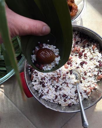 红豆蜜枣粽子的做法步骤7