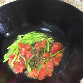 西红柿青菜炒面的做法步骤3